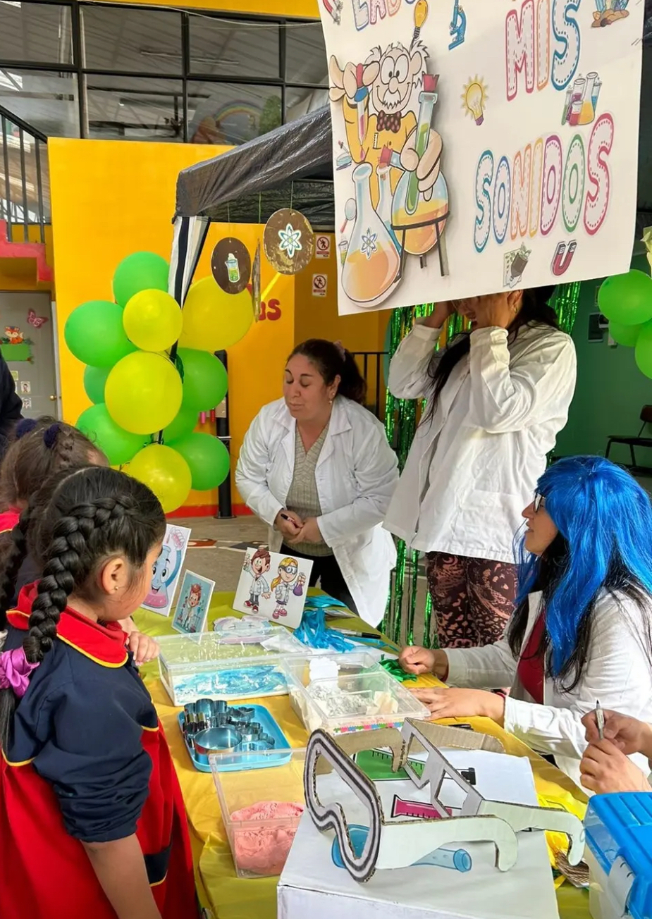 Niña en actividad de lenguaje
