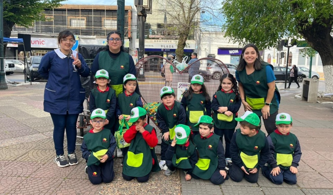 Brigada ambiental en Plaza Constitución